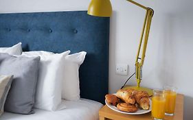 Hq Aparthotel Farnborough